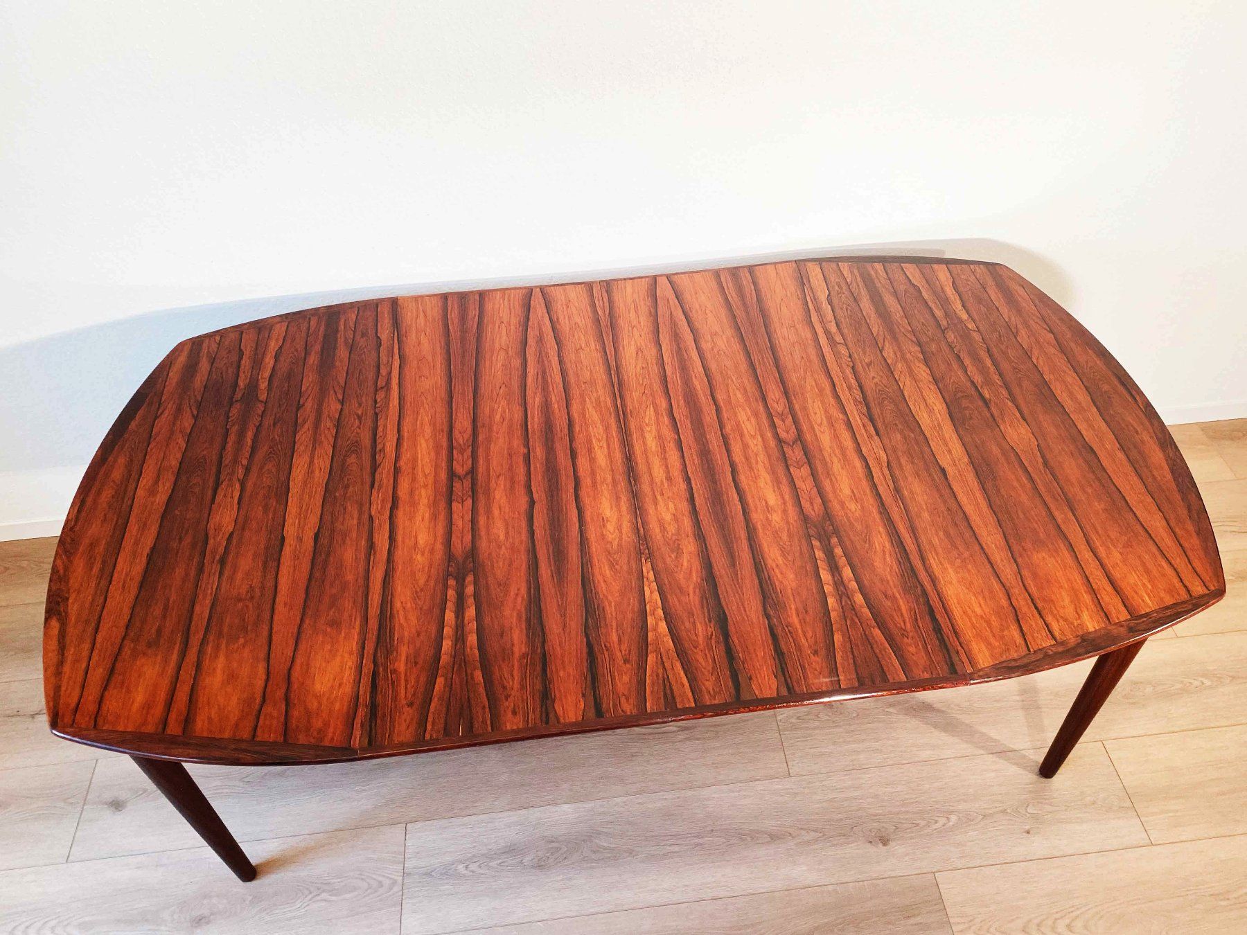 Tavoli: Teak Rosewood Diningtable – Usato da Beringen venduto da Kultgut 6