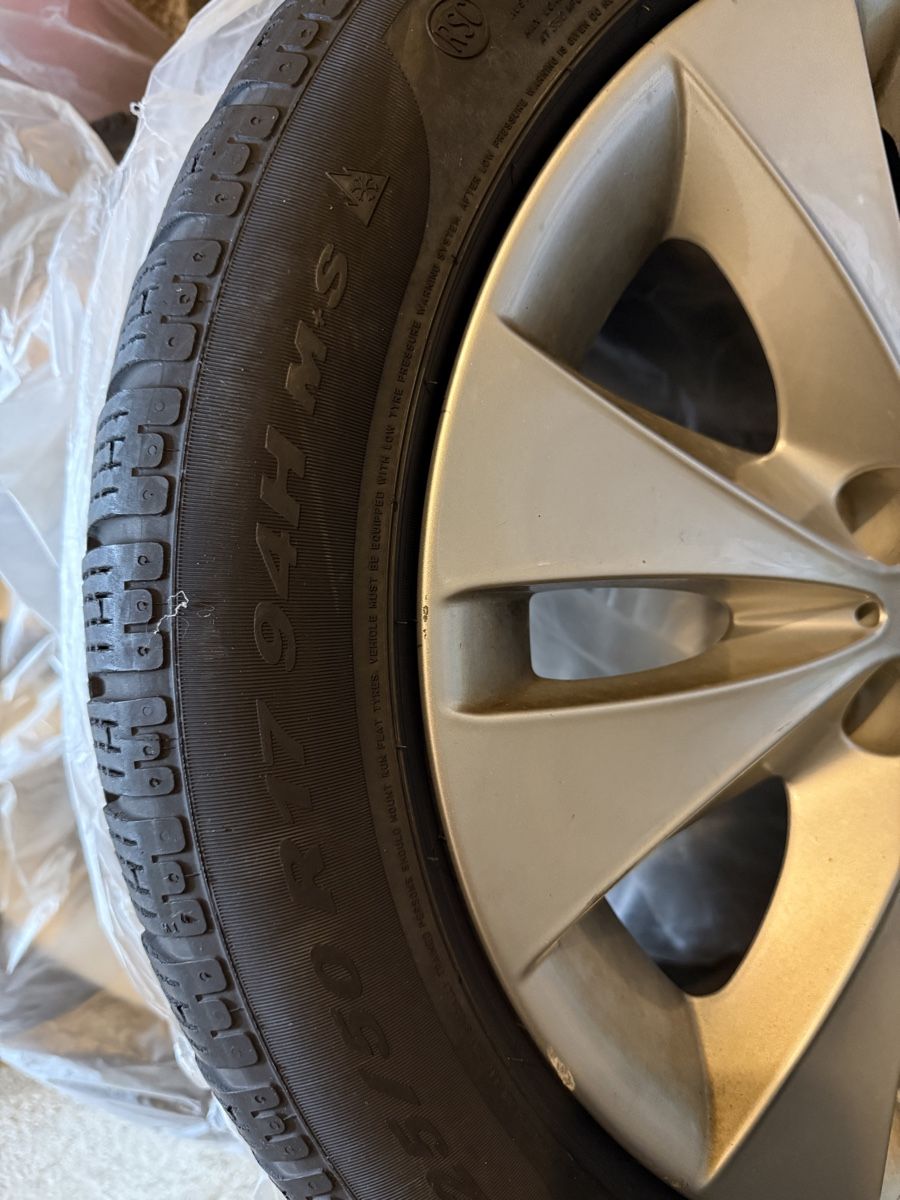 Pneus & Kompletträder: BMW Winterrad 225/50 R17 94H M+S Run Flat. – Gebraucht aus Zürich von X99 2