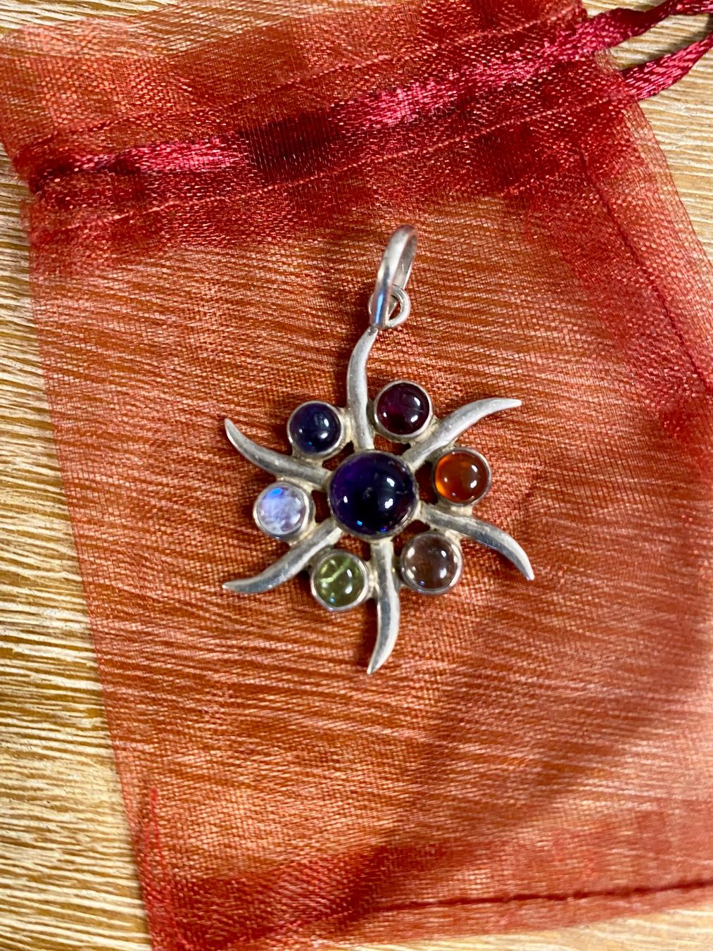 Ciondoli: Silber Chakra Anhänger mit Halbedelsteinen – Nuovo (secondo la descrizione) da Grenchen venduto da glamourlady