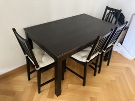 Esstisch-Set ausziehbar, 4 Stühle + 4 Kissen – top Zustand