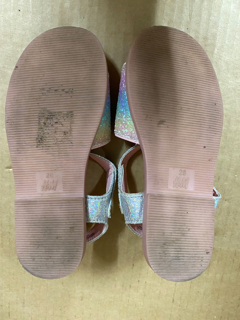 H&M Chaussures filles: Sandalen Einhörner Grösse 28 – D'occasion à Eschlikon TG par RamonaSt 5
