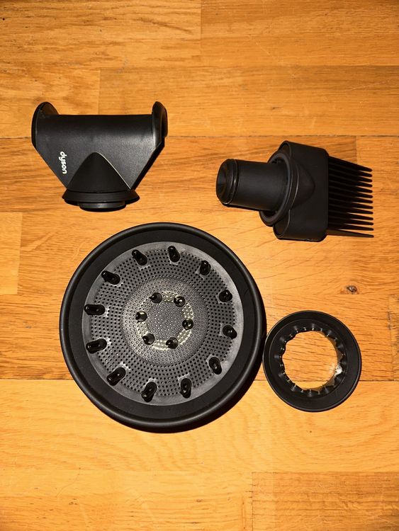 Dyson Asciugacapelli: Dyson supersonic - Set des attachement – Nuovo (secondo la descrizione) da pully venduto da asi_w6gl