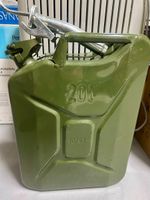 ROBUST Kraftstoffkanister Metall 20L Armee Modell + Ausguss