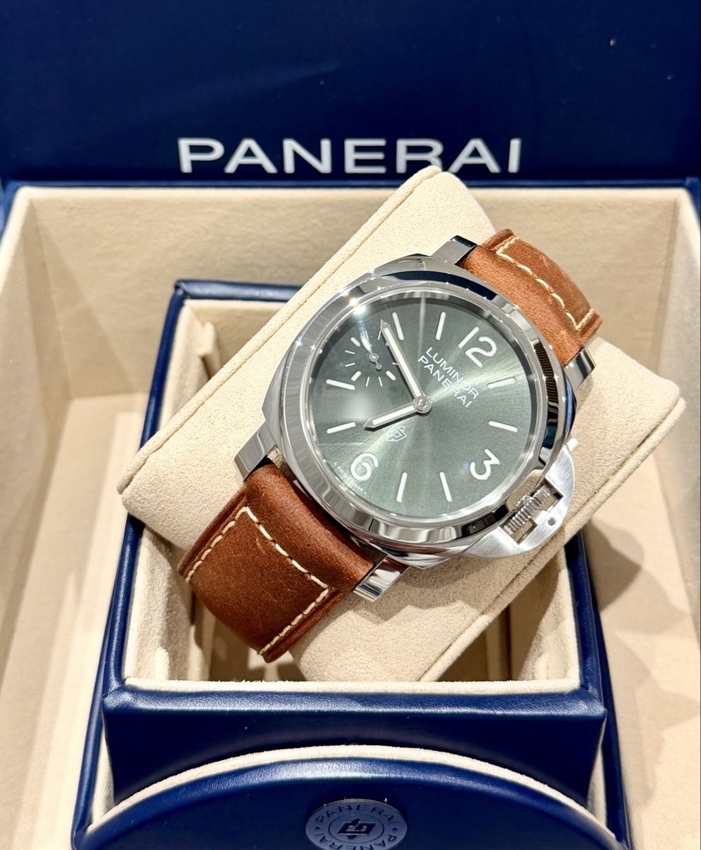 Panerai Uhren: Panerai Luminor Logo Green NEW – Neu (gemäss Beschreibung) aus Zürich von WATCHROOM 2