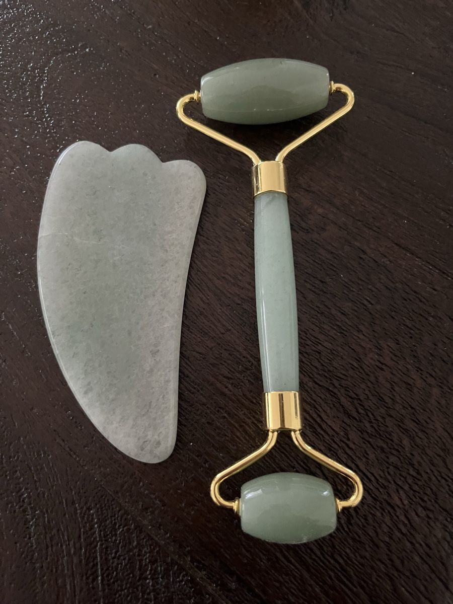 Soins du visage: Gesichtsroller mit Gua Sha Stein Set Neuwertig – D'occasion à Winterthur par smt_b7c7 1