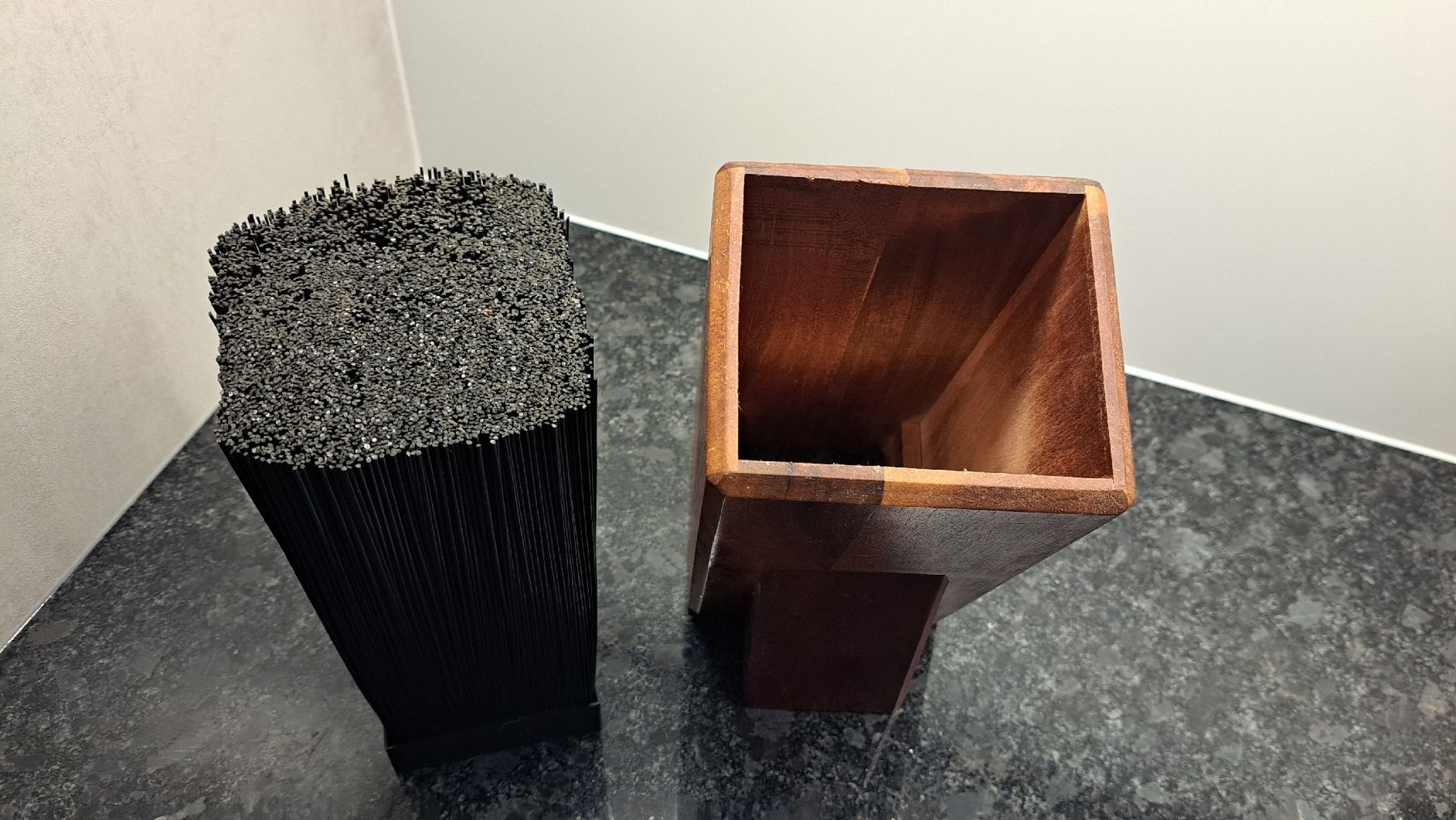 Couteaux: Messerblock Holz mit Universal-Einsatz gebraucht – D'occasion à Wattwil par weber61 1