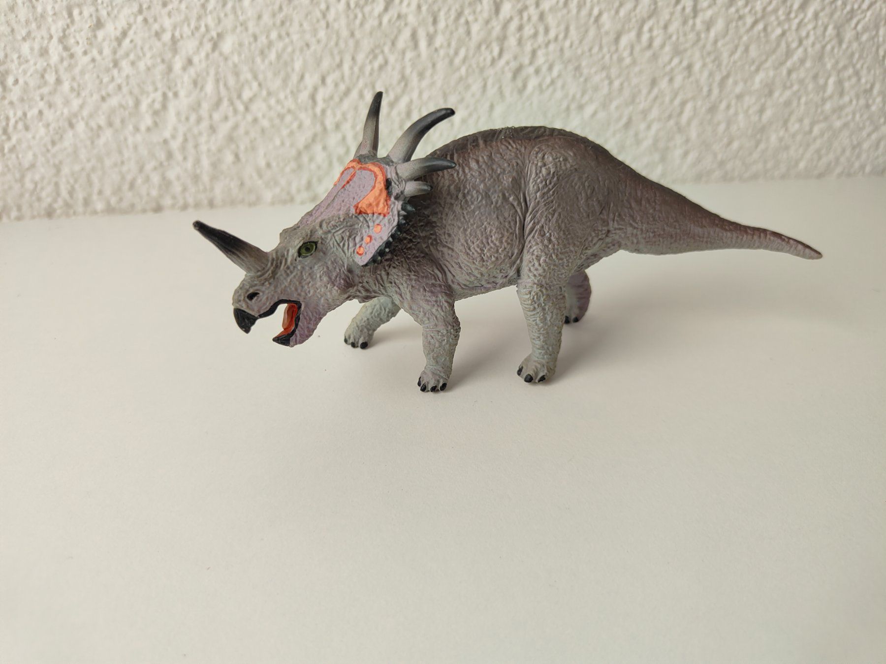 Statuette: Safari Ltd Styracosaurus Dinosaurier 2001 – Usato da Thalwil venduto da FigurenFreunde