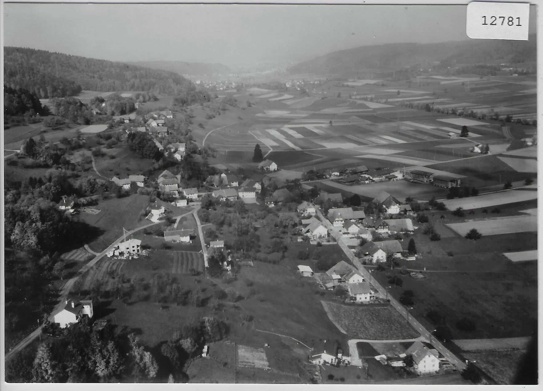 Cartoline postali: Flugaufnahme Attelwil AG – Antico da Ettingen venduto da Kartenplanet
