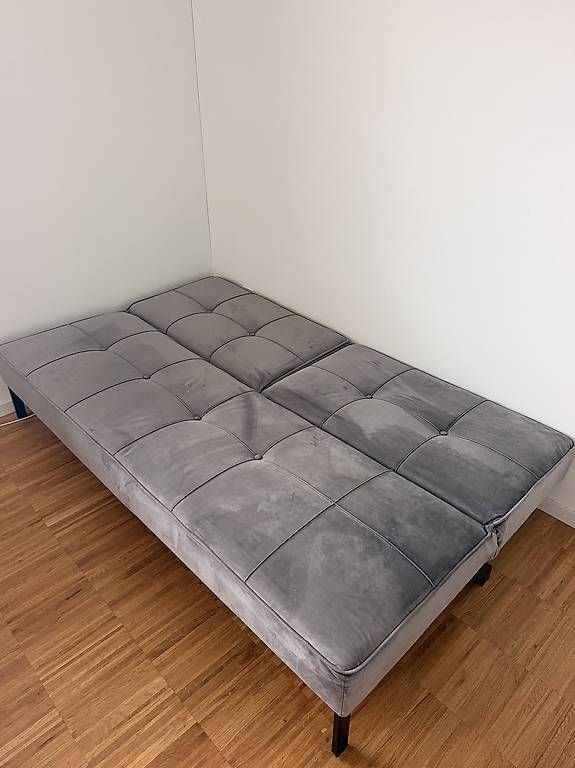 Sofas: Bettsofa Grau – Gebraucht aus Regensdorf von championofmystery 1