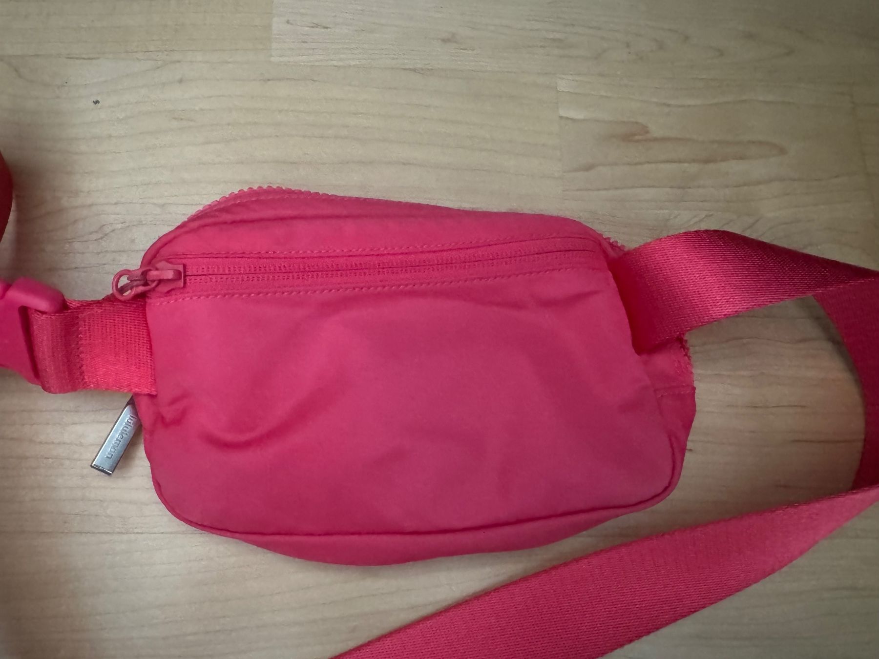 Lululemon Taschen: Lululemon Everywhere Belt Bag Fuchsia – Gebraucht aus Luzern von wet_7bm6 2