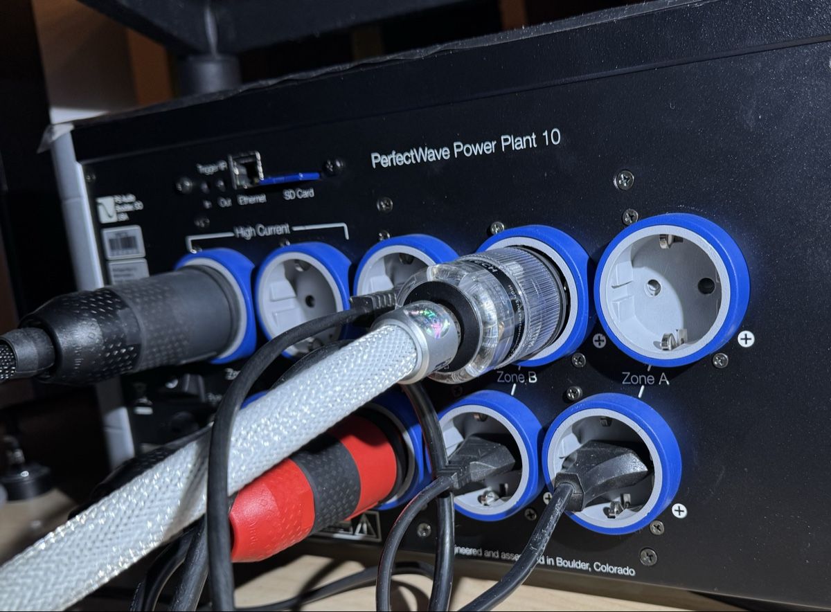 PS Audio Amplificatori: PS Audio PerfectWave Power Plant P10 AC Regenerator – Usato da Staad SG venduto da Gnuerpf 4