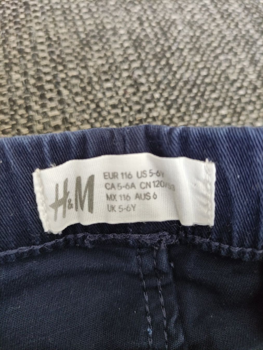 H&M Pantaloni: H&M Short Gr 116 – Usato da Zollikerberg venduto da pethetiti 2
