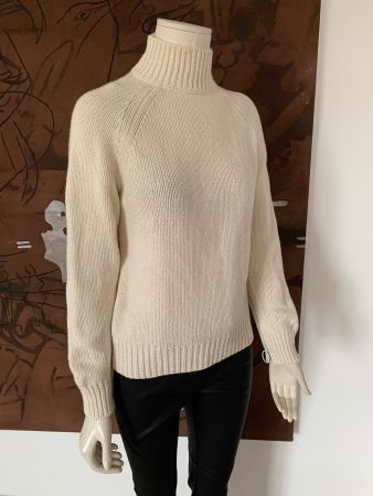 AKRIS punto: Exklusiver cremefarbener Rollkragenpullover, 36