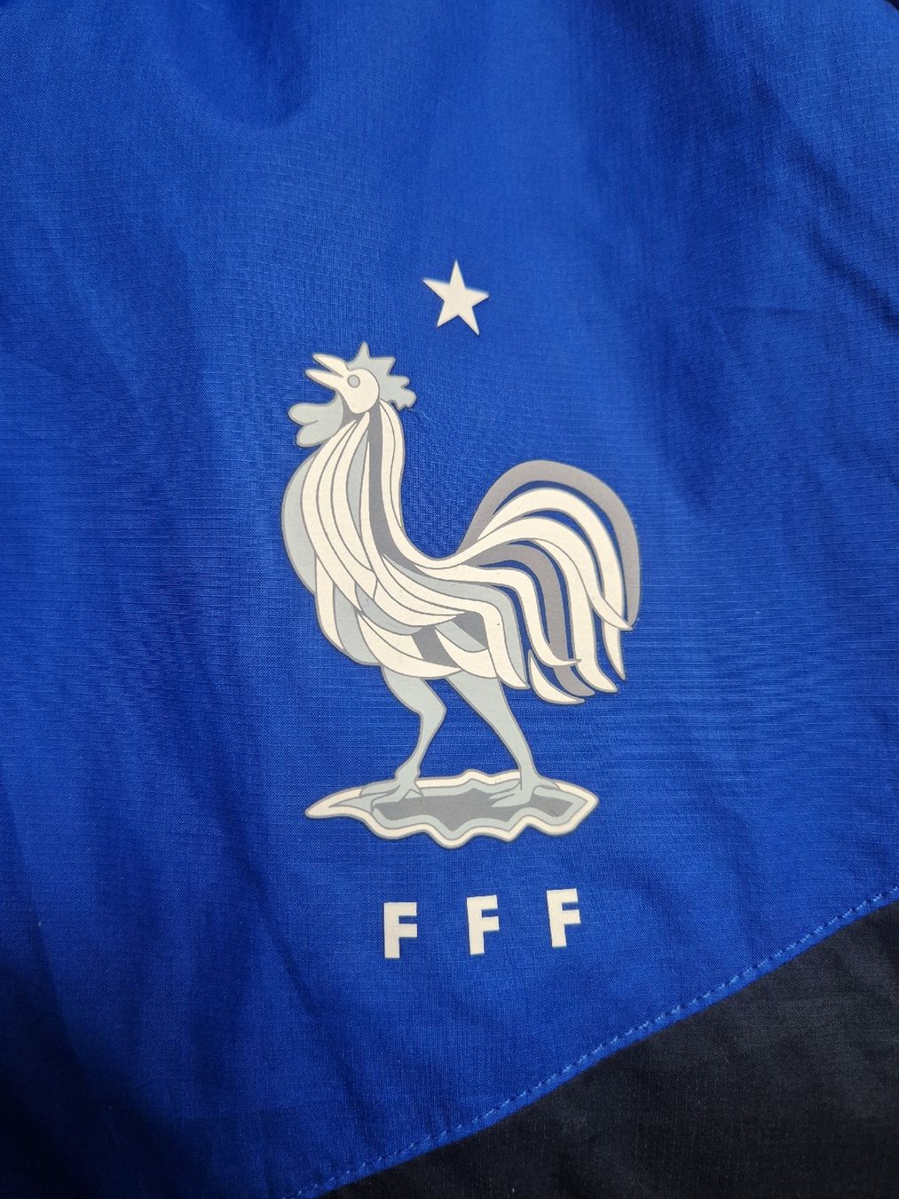 Nike Giacche: Rare Nike 2018 Frankreich Windrunner Grösse L – Usato da St. Gallen venduto da CaliSunshine 2