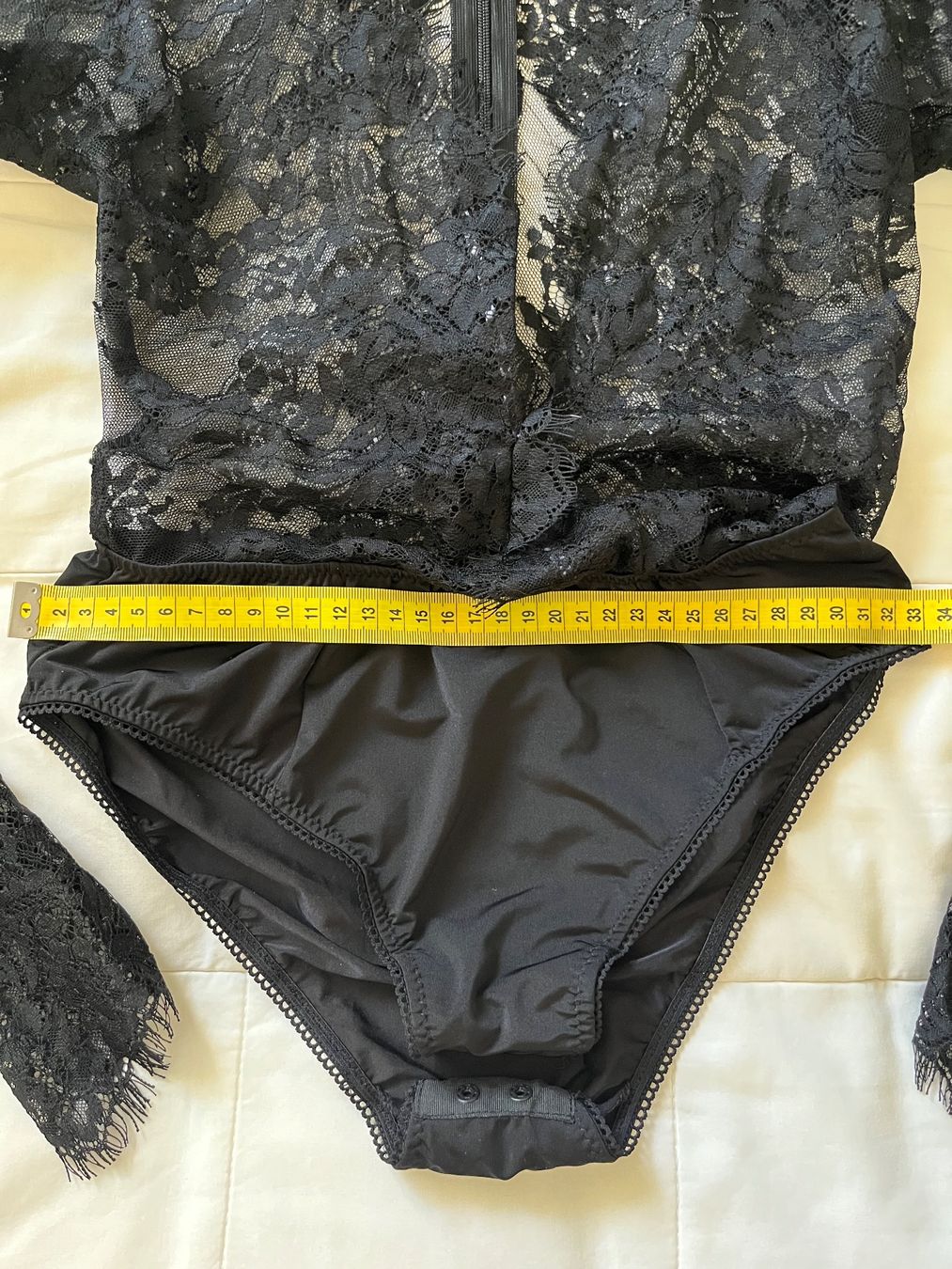 Top: New  lace body top size S – Nuovo (secondo la descrizione) da Chêne-Bougeries venduto da Seetooyoo 4