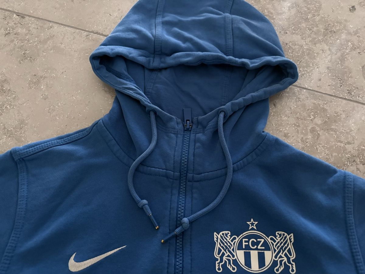 Nike Maglioni & Felpe: FCZ Hoodie – Usato da Zürich venduto da zuerich.a