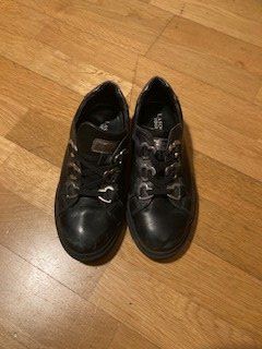 Schuhe für Mädchen: Chaussure t.31 – Gebraucht aus Boudry von Lamue01