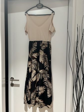 Kleid s grösse nie angezogen 