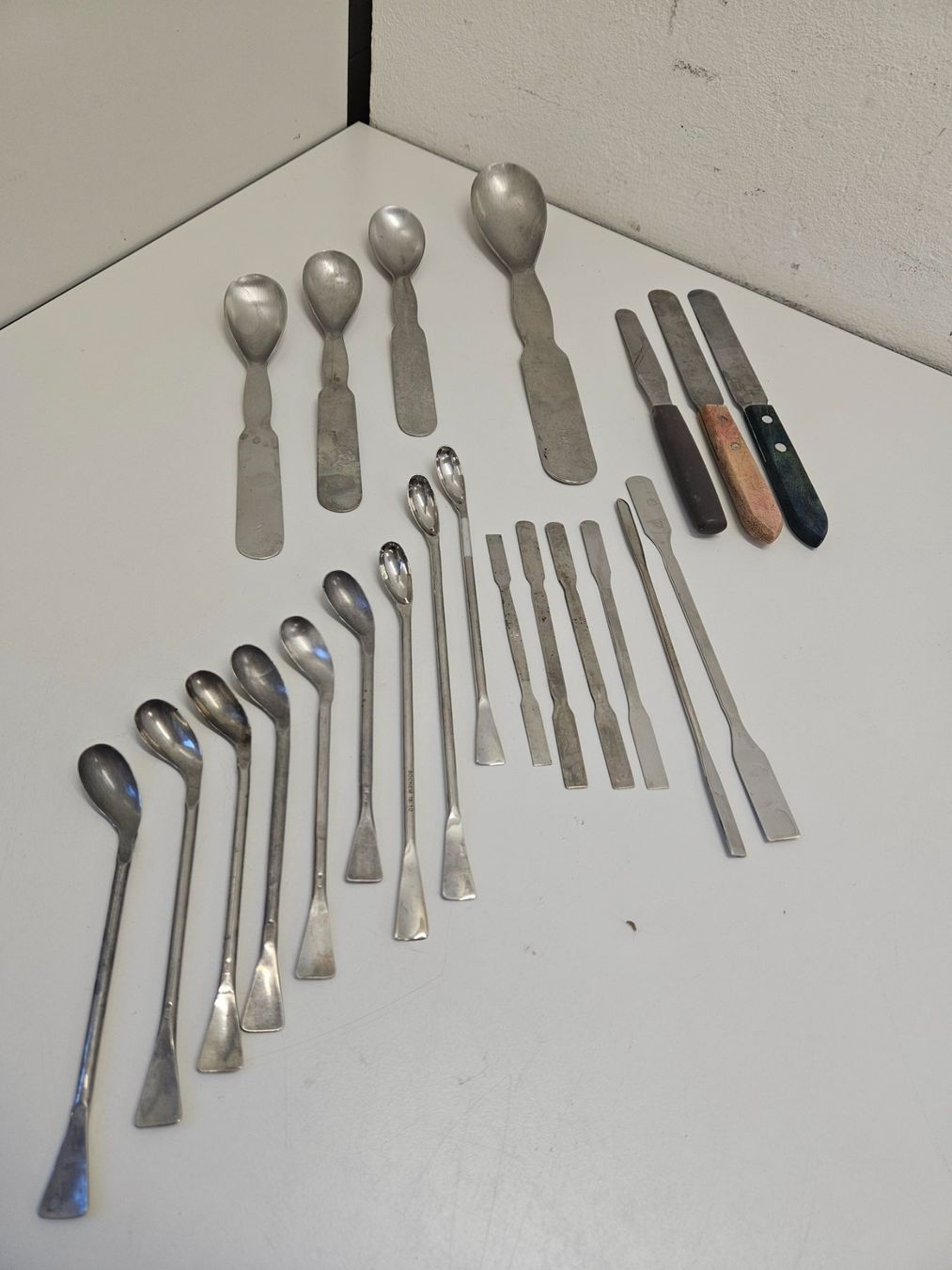 Attrezzature mediche: Vintage-Laborbesteck-Set 22-teilig – Usato da Niederdorf venduto da LeptonAG_Labor
