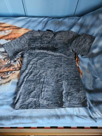 T-shirt gris sport – léger et confortable
