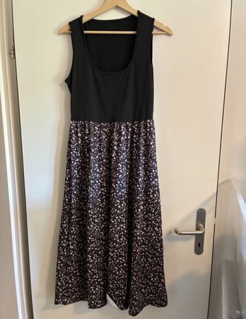 Kleid schwarz geblümt Grösse M neu