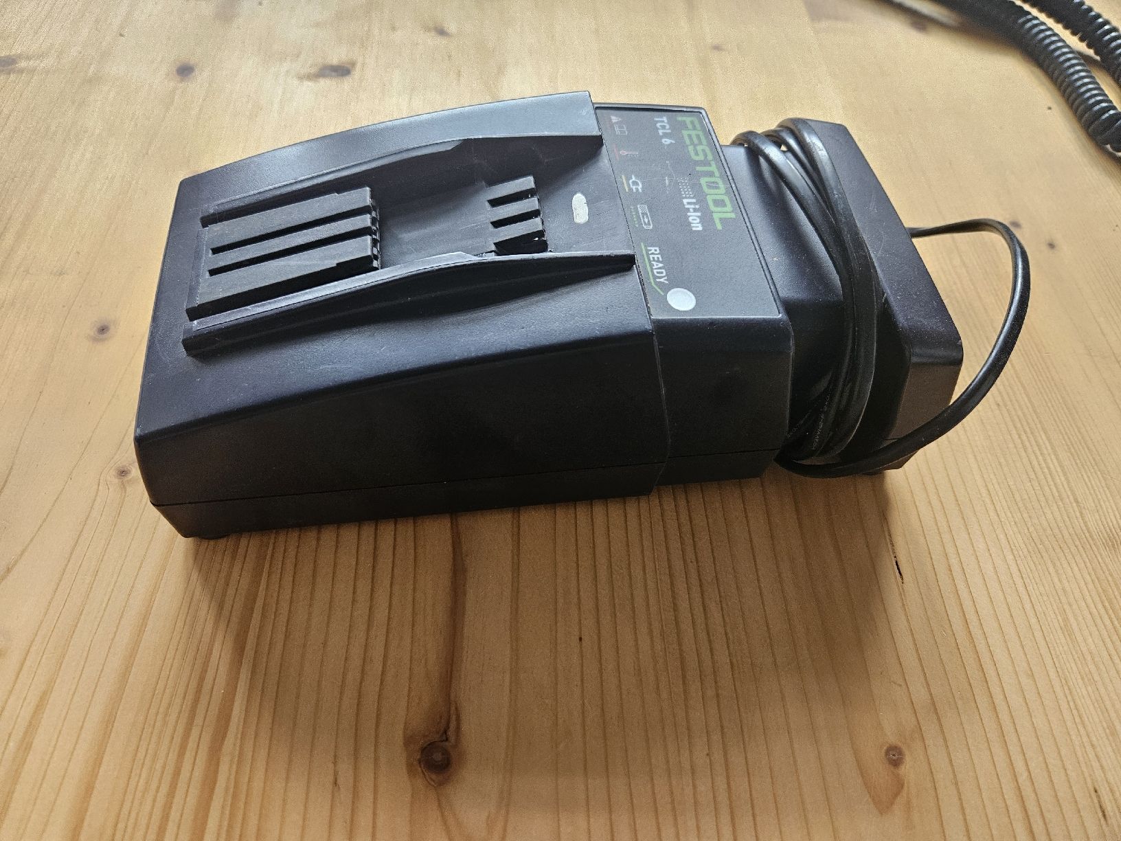 Festool Akkus & Batterien: Festool TCL Ladegerät – Gebraucht aus Dällikon von John178 1