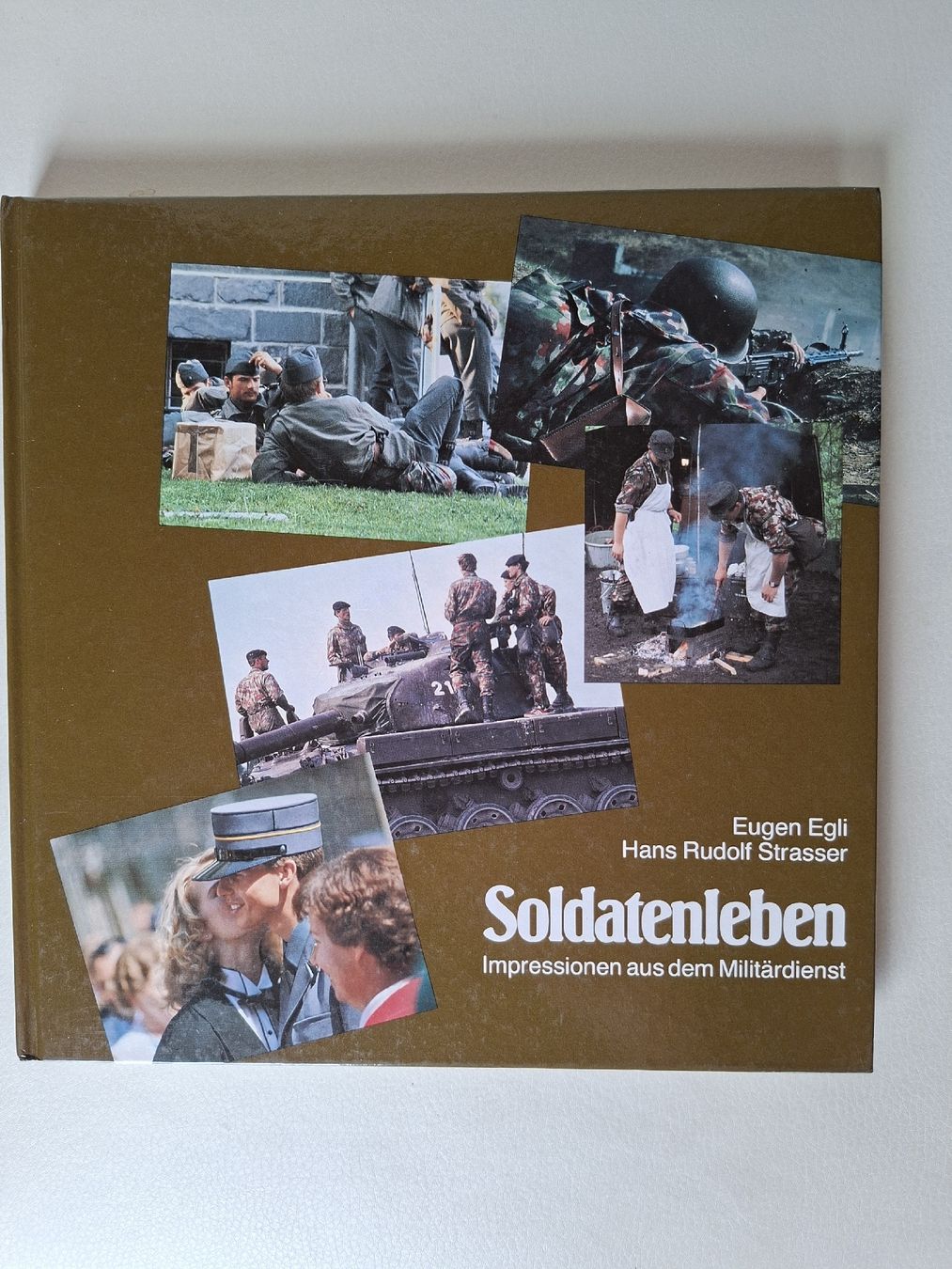 Libri: Schweizer Armee Militär Buch  , Soldatenleben  – Usato da Schwanden Sigrisw venduto da cadieux71