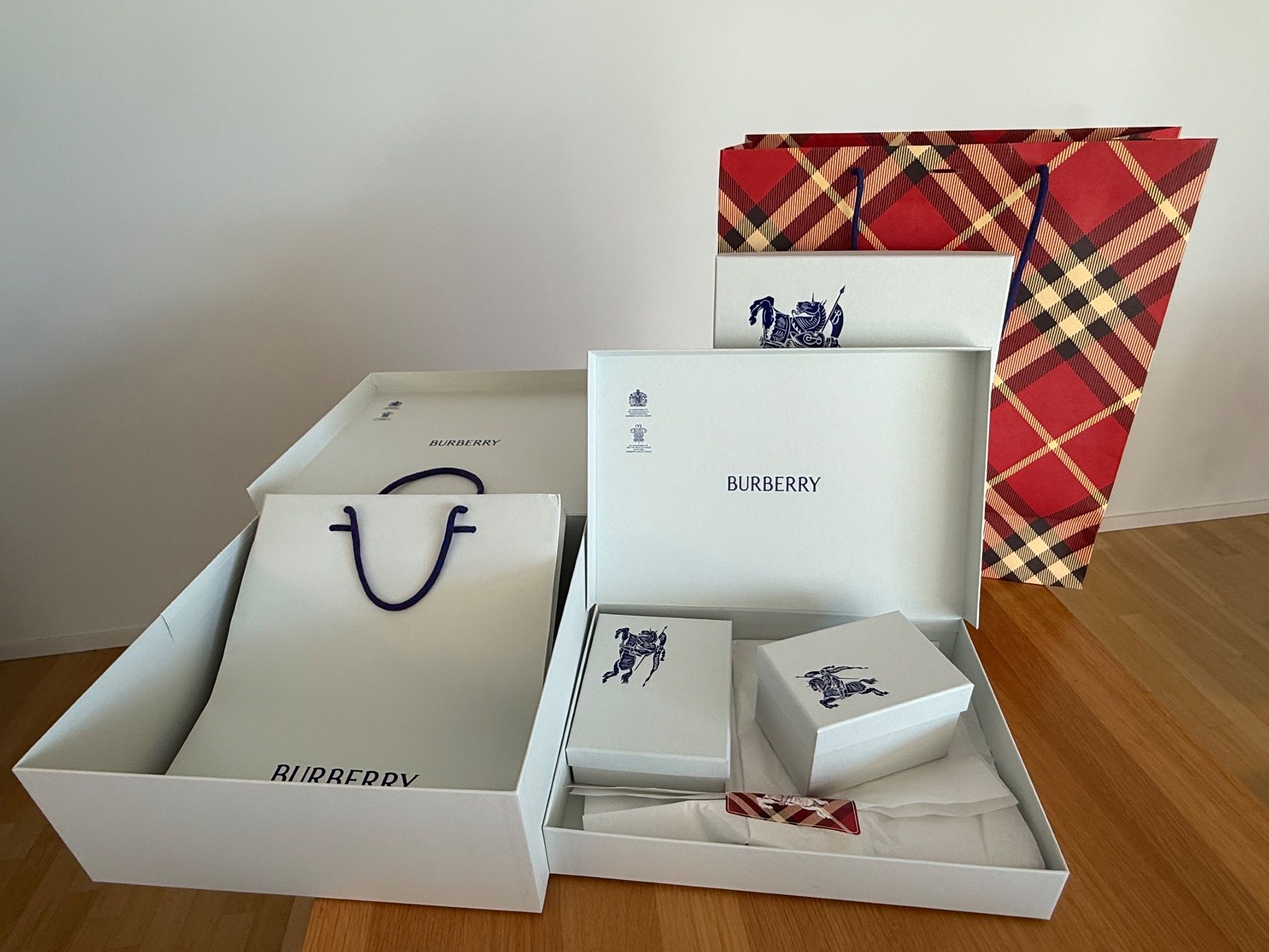 Burberry Altro in Decorazioni & Accessori: Original Burberry Geschenkboxen Set – Usato da Basel venduto da Rouge. 1