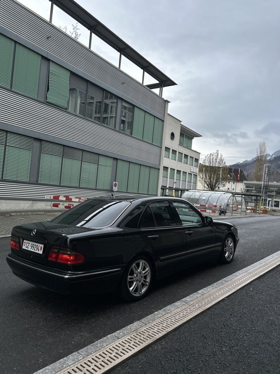 Mercedes-Benz Automobili: Mercedes E320 CDI W220 – Usato da Lachen SZ venduto da nk.sv 2