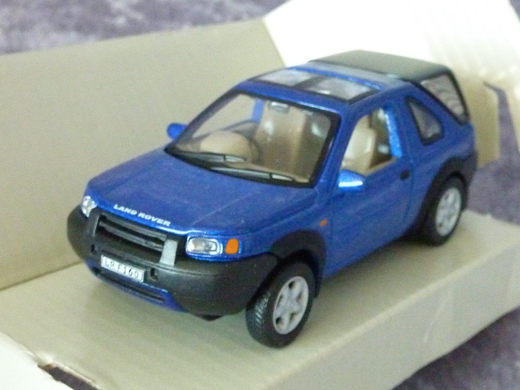 Schuco Voitures modèles: Land Rover Freelander  1:43 – Neuf avec emballage d'origine à Dürrenäsch par modellautos4you