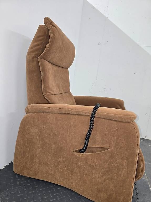 Poltrone: Fauteuil relax électrique avec télécommande, tissu velours – Usato da Salgesch venduto da can_s9gm 2