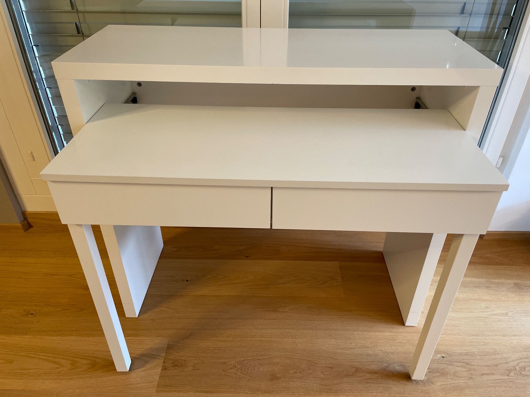 Bureaux: White Console Table with Two Drawers, Like New – D'occasion à Binningen par Viriatus 6