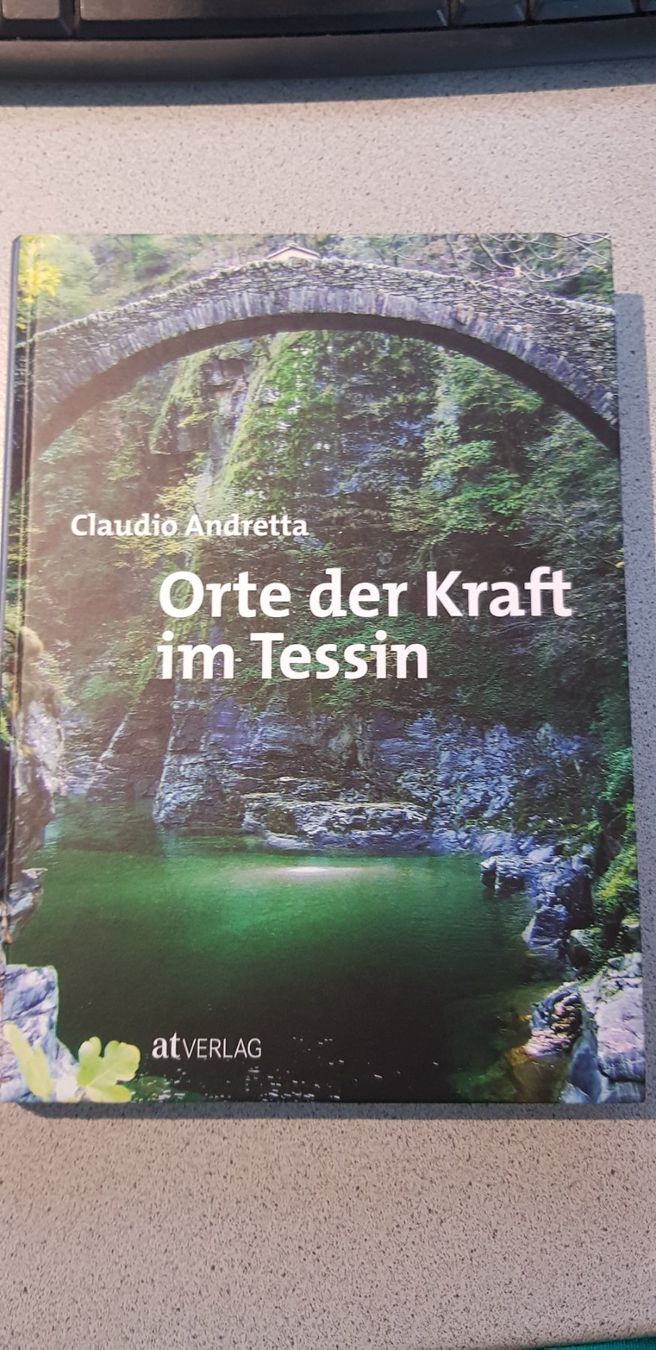 Libri: Orte der Kraft im Tessin – Usato da Dürnten venduto da BAschwanden