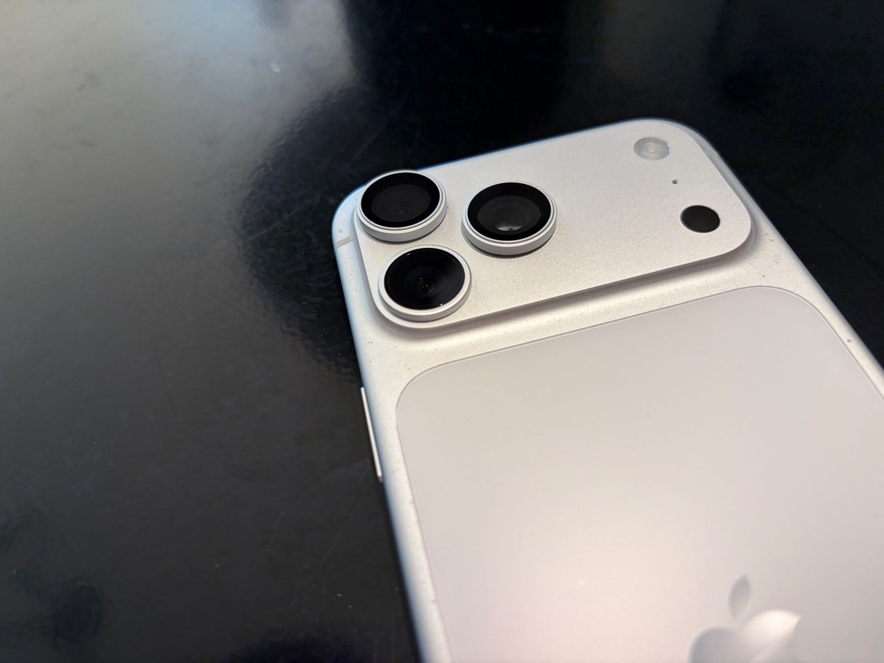 Apple Telefoni cellulari / Smartphones: iPhne 17 Pro Max 256GB, silber – Usato da Weesen venduto da AmdenLodgeOliEschler 3