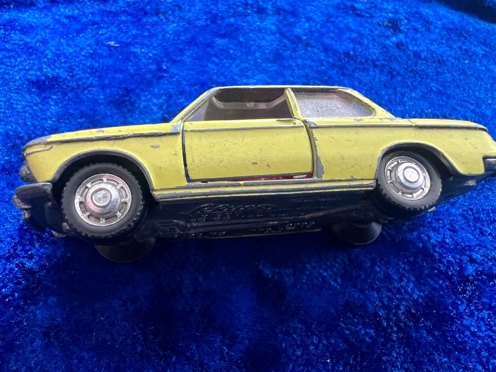 Schuco BMW 2002 Modellauto 1:64 – Orange, Detailgetreuer Sammler-Klassiker