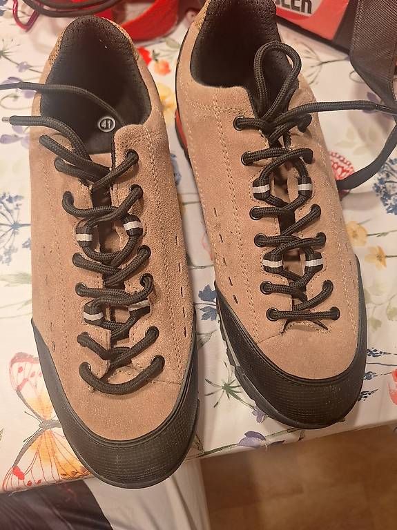Chaussures hommes: Trekkingschuhe – D'occasion à Büron par engeldelfin1980
