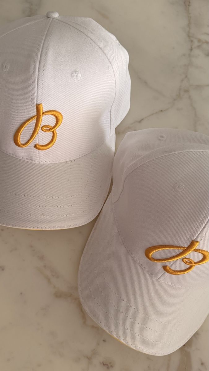 Chapeaux, bonnets & casquettes: 2x Breitling Cap weiss – Neuf (Voir description) à Twann par dieberaterin