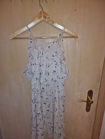 Sommerliches Kleid mit Blumenmuster
