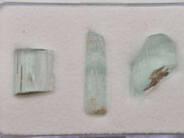 Lot Aquamarin roh total 14.9ct.