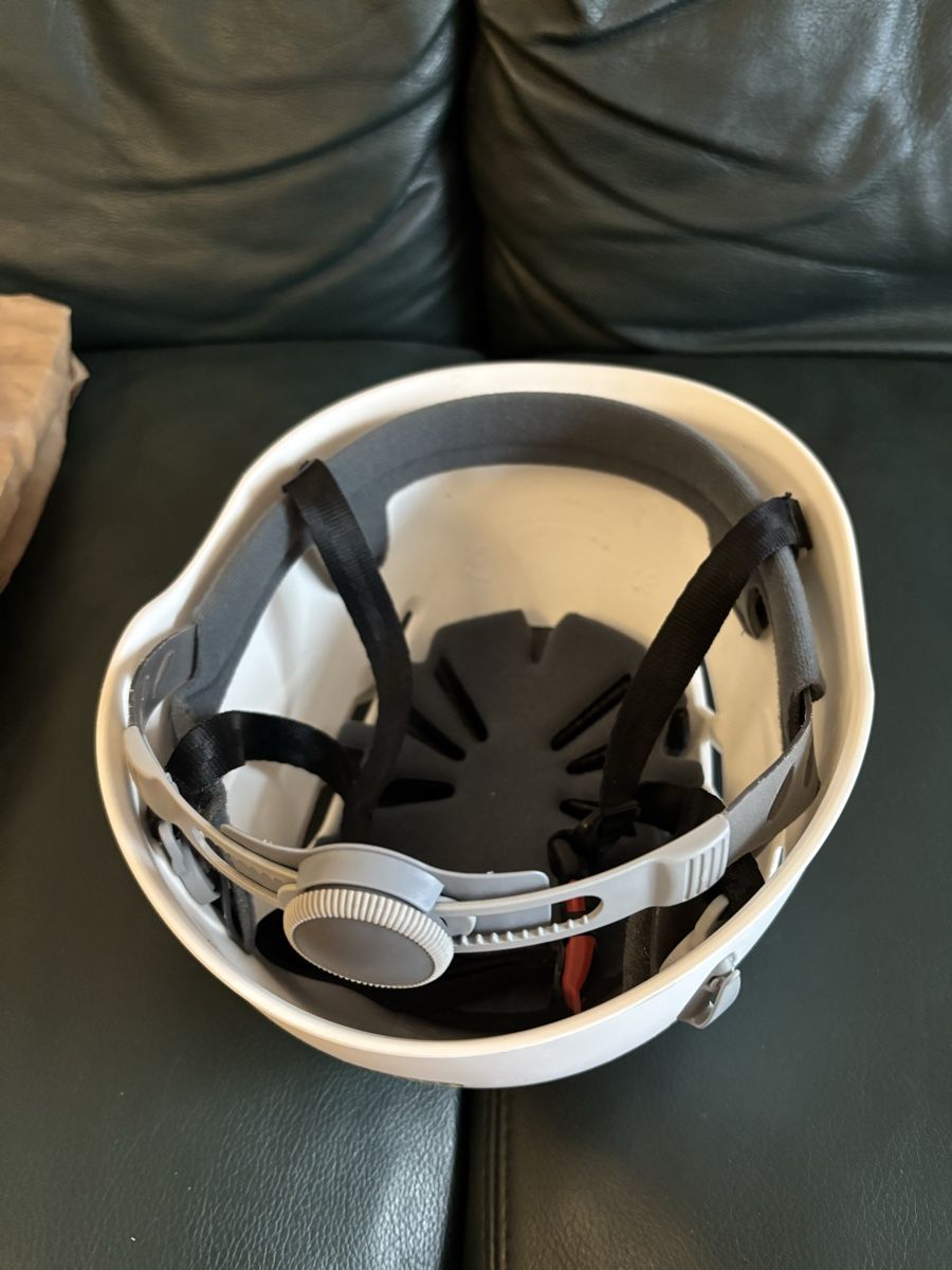Salewa Helme: Salewa Kletterhelm  – Gebraucht aus Zermatt von nic_zqn8 2