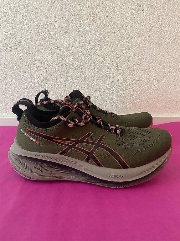 Asics Chaussures femmes: Asics pureGEL Laufschuh 40.5 – D'occasion à Zürich par Lauraflor 1