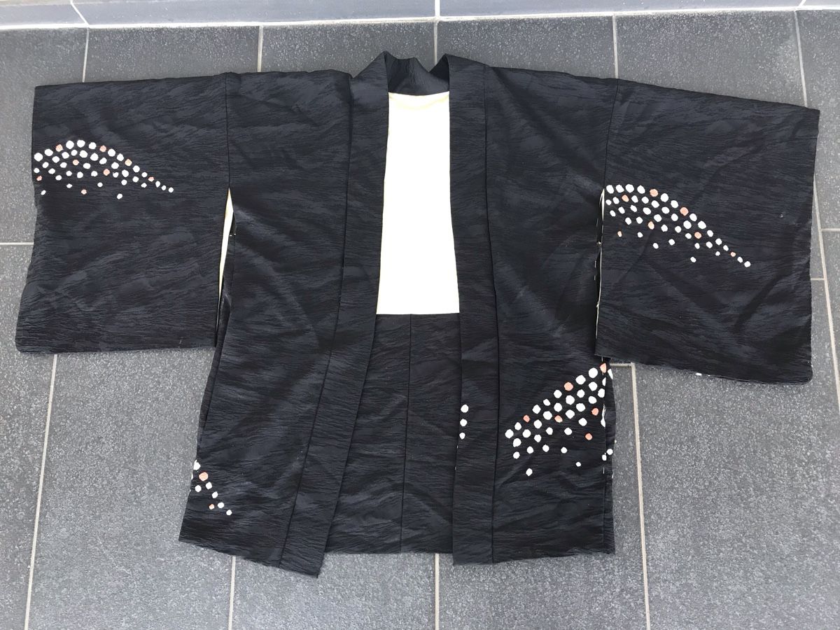 Kimono: Schwarzer Kimono mit speziellem Muster – Usato da Zürich venduto da Padmanabhan 1