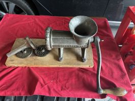 Hachoir à viande Husqvarna N°29 ancien, avec accessoires