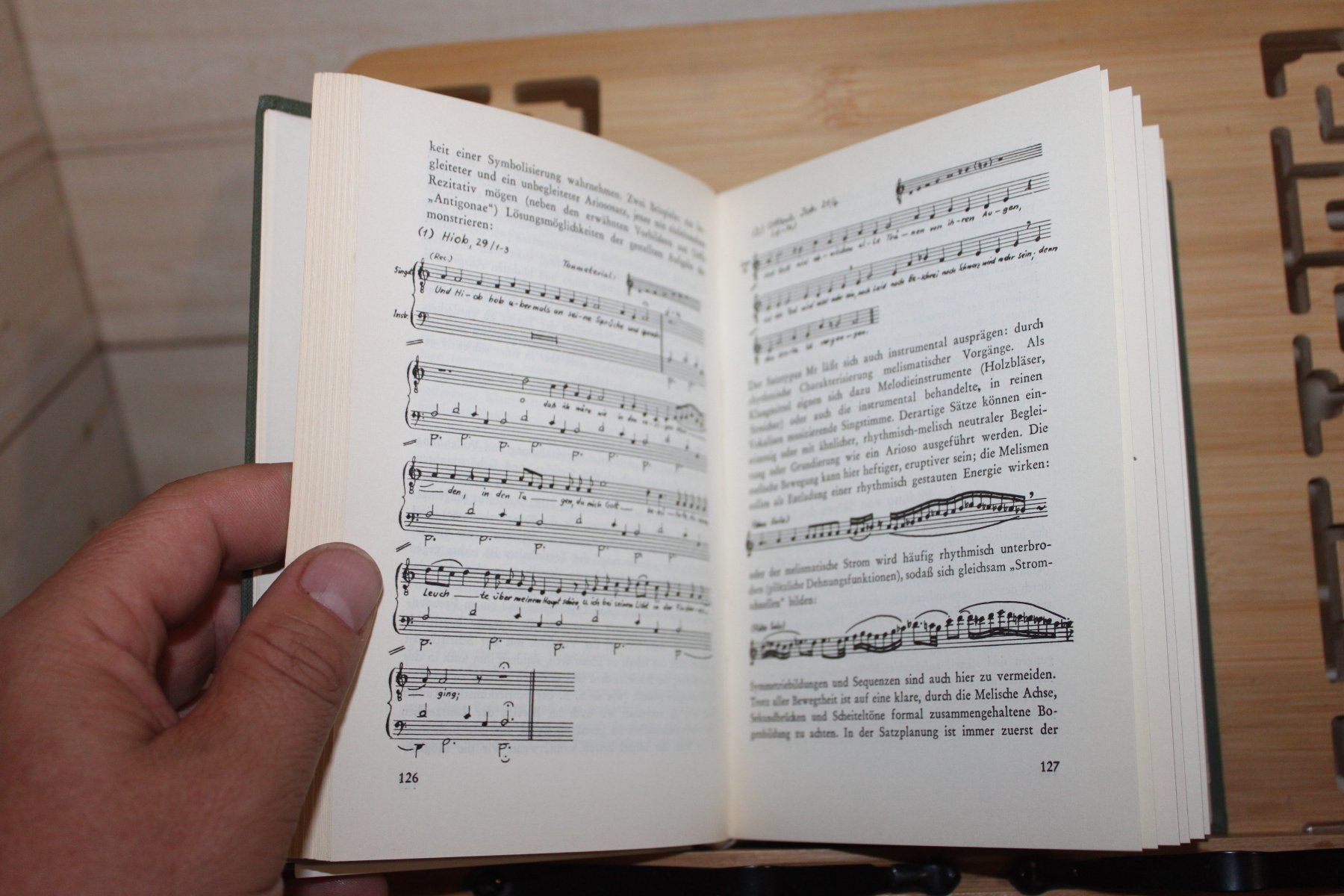 Libri: Handbuch der Tonsatzlehre II. Tonsatztechnik. – Usato da Kaden venduto da Buchantiquariat 2