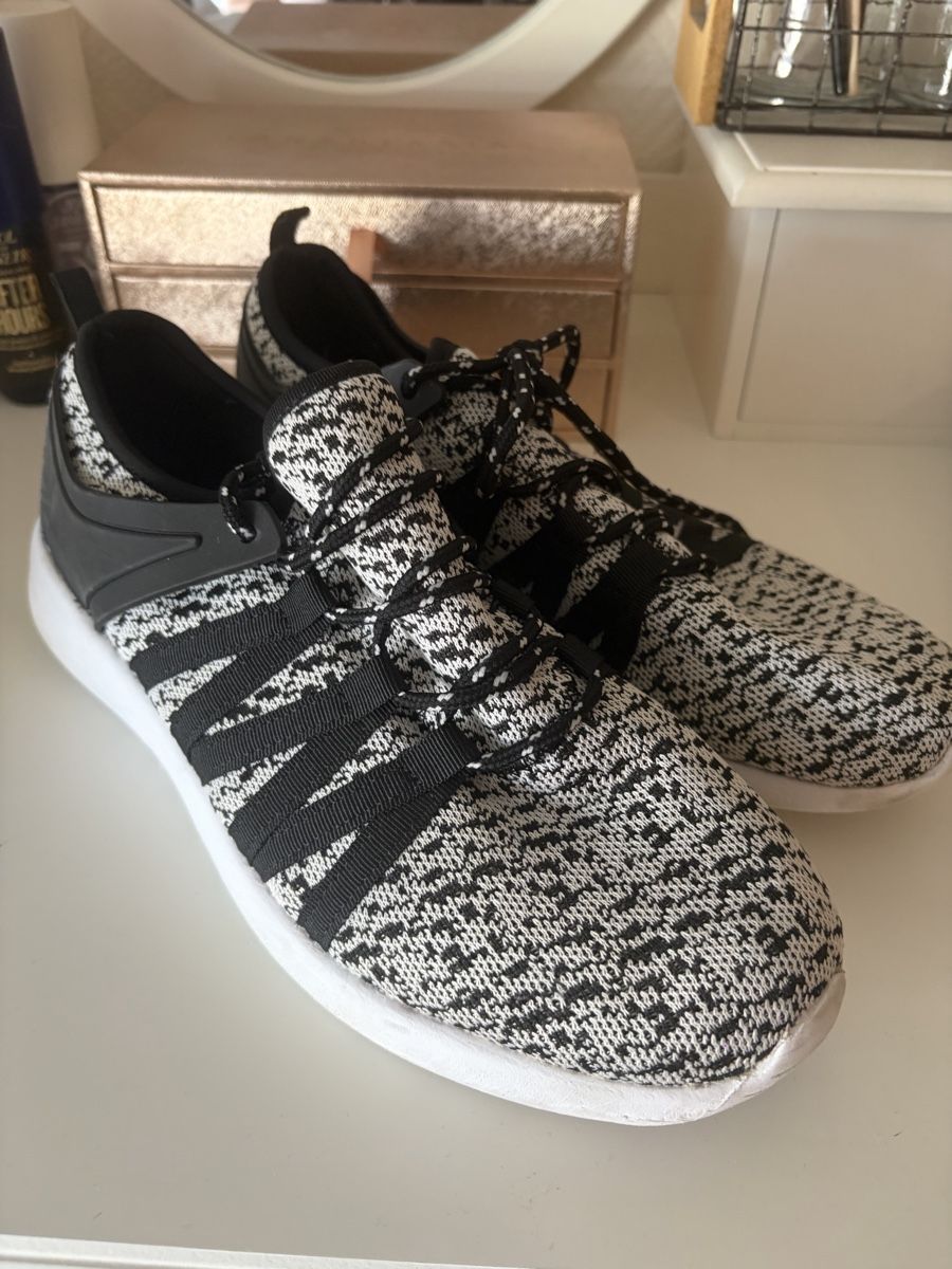 Herrenschuhe: Turnschuhe Unisex Grösse 39  – Gebraucht aus Basel von Brunner.T