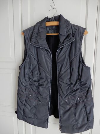 Bonita Gilet, ca. 42, grau, sehr gut erhalten