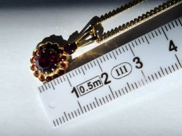 Elegante Goldkette mit Granat immitat