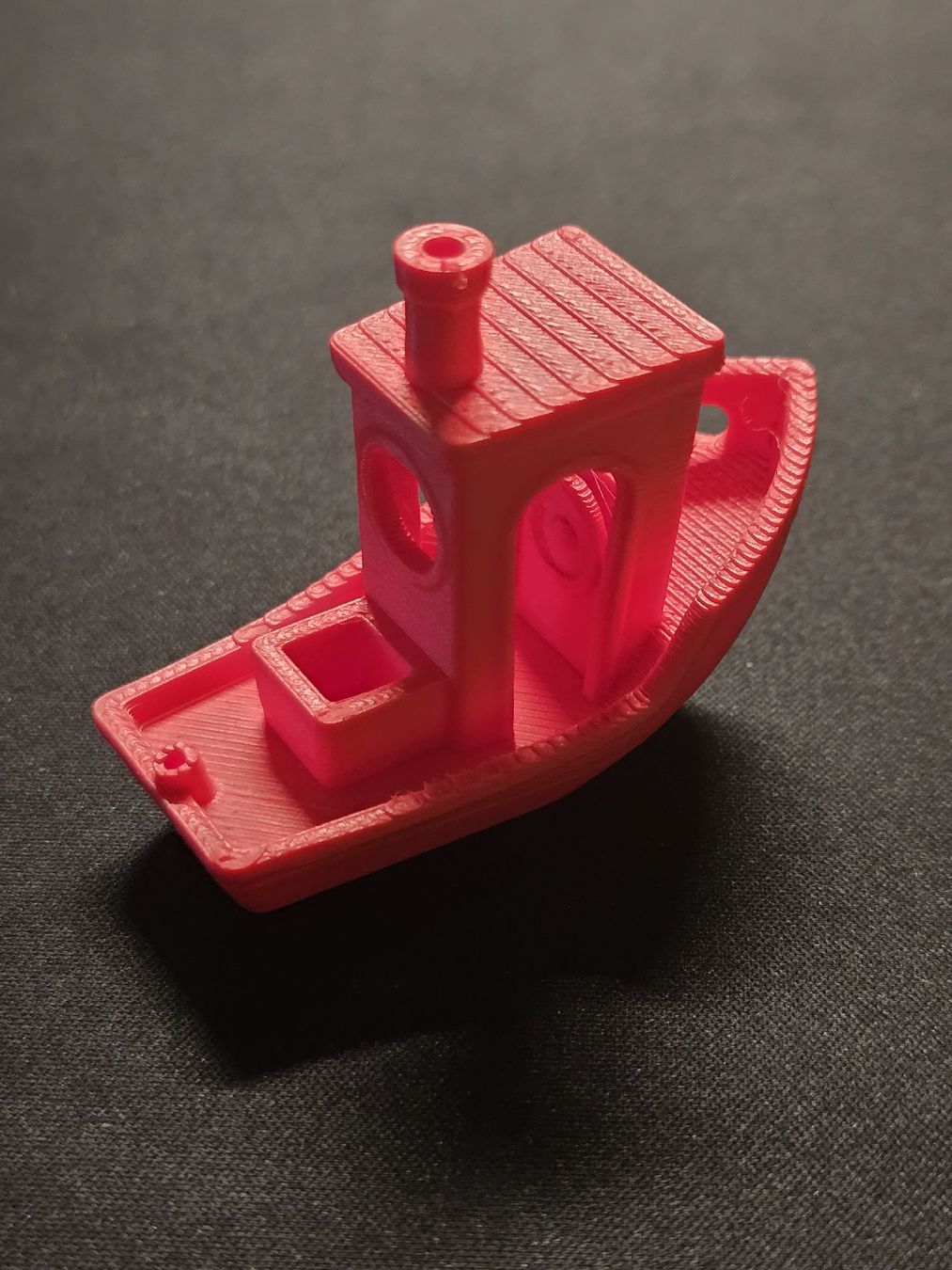 Giocattoli: Benchy aus rotem PLA – Nuovo (secondo la descrizione) da Wilen b. Wollerau venduto da M.S.007 2
