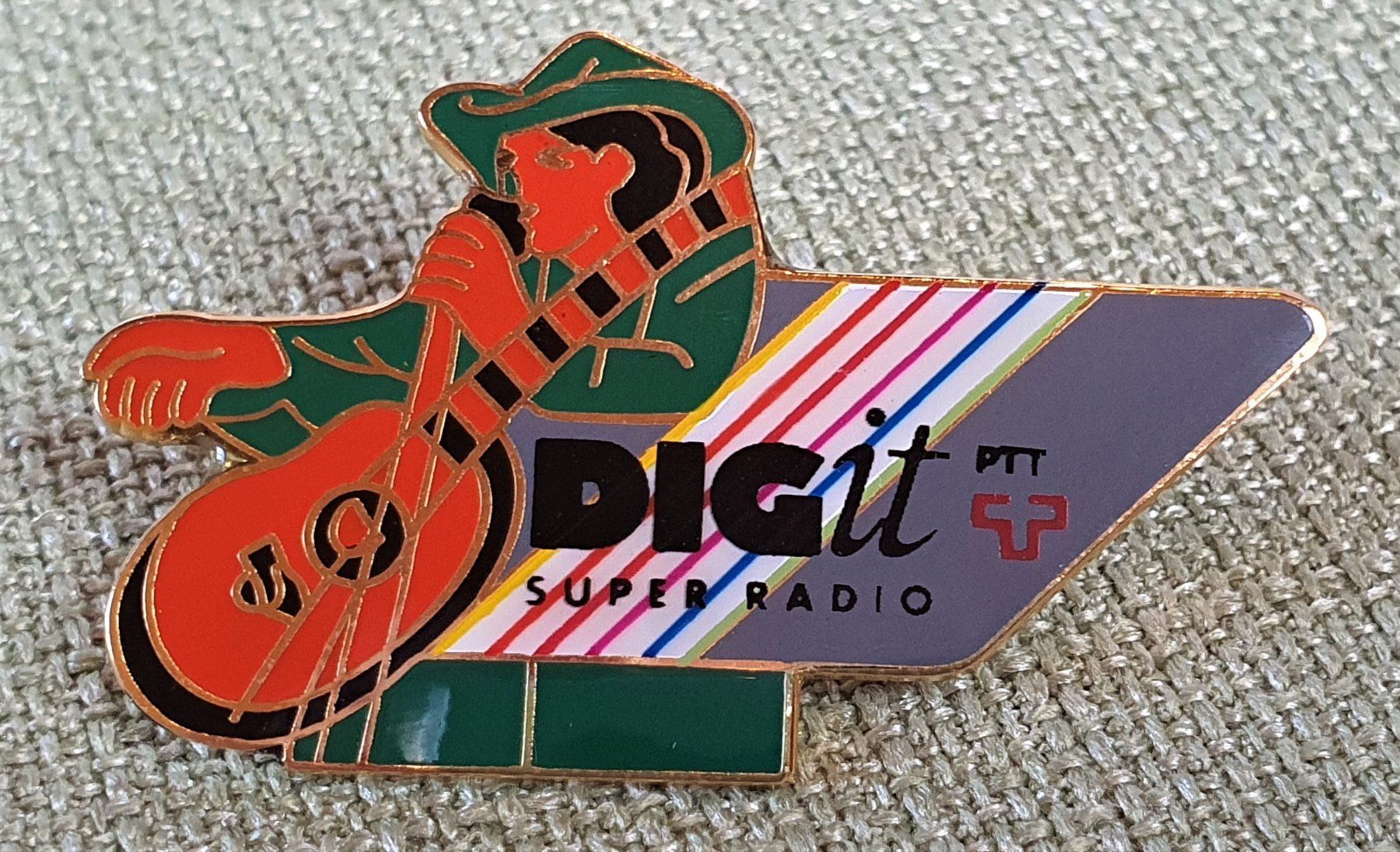 Placchette & Badge: A490 - Pin PTT DIGit Super Radio – Usato da Reinach BL venduto da Boston-Verkauf