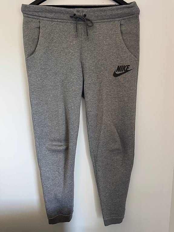 Pantaloni: Nike Jogginghose Grau Gr. S – Usato da Kreuzlingen venduto da 7de_922d